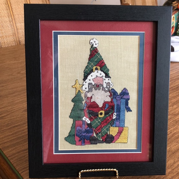 SANTA  GNOME  WITH GIFTS- HANDMADE NEEDLEPOINT - FREMED-BRAND NEW - Picture 1 of 9
